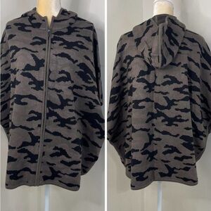 Tahari Hooded Poncho Cape Jacket – Camo Print – Size S/M